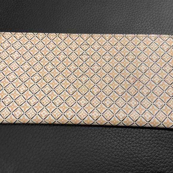 LV w/ COA By the Pool Watercolor Monogram Felicie Checkbook Insert - Has Tears - Picture 1 of 6